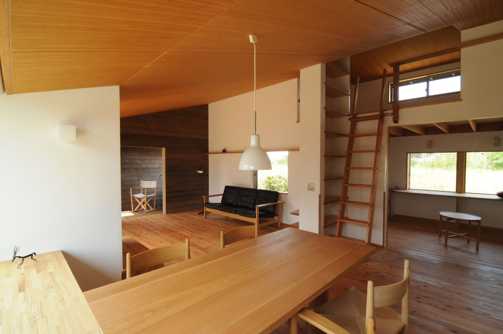 湖西の平屋, 加藤武志建築設計室 加藤武志建築設計室 Dining room لکڑی Wood effect