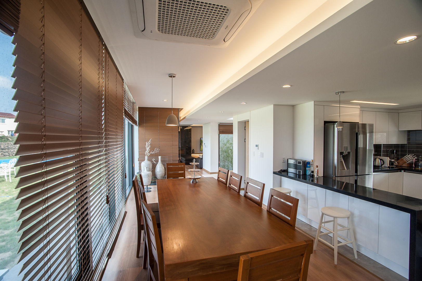 제주도 하도리 주택, ZeroLimitsArchitects ZeroLimitsArchitects Modern dining room