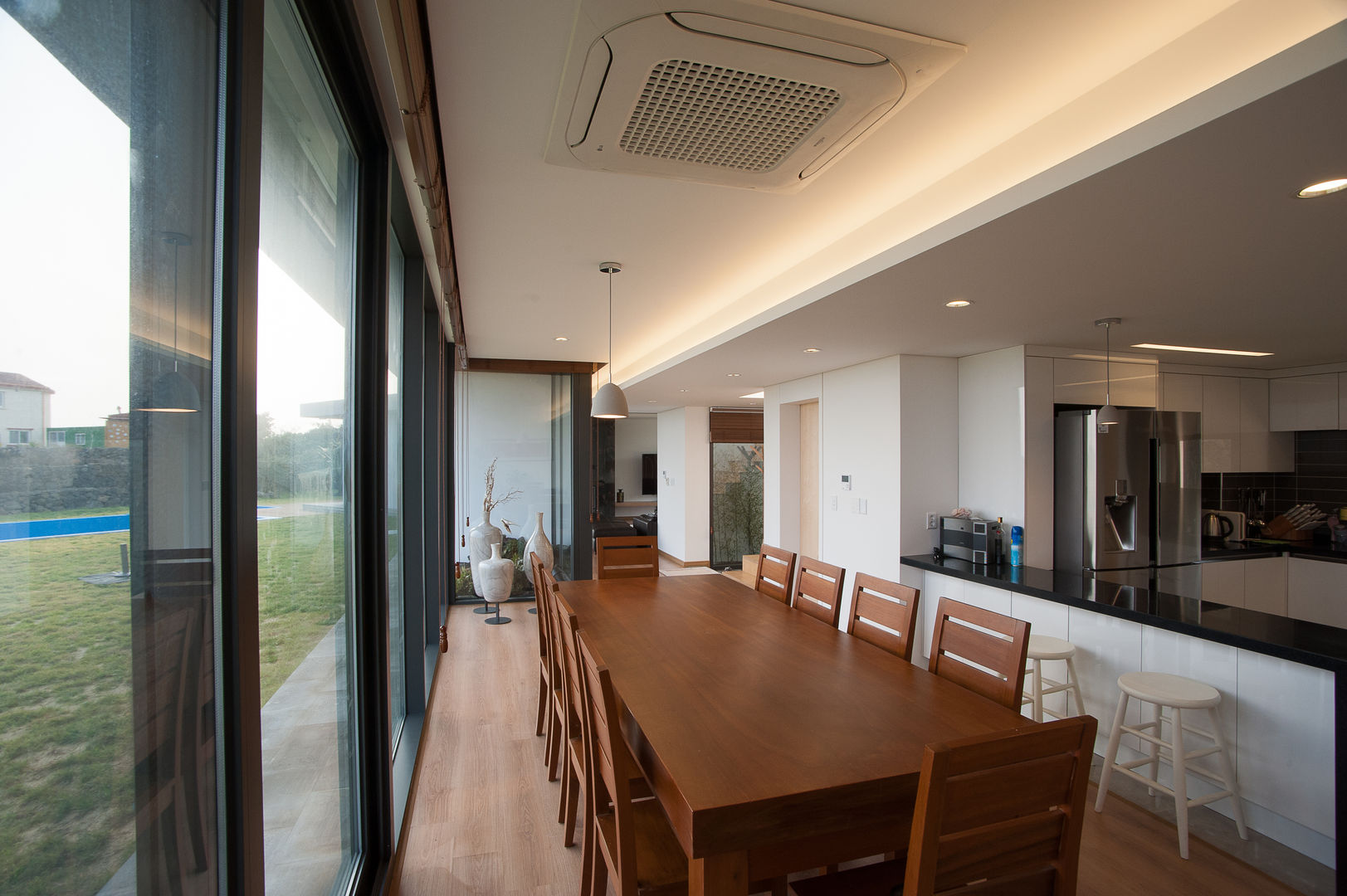 제주도 하도리 주택, ZeroLimitsArchitects ZeroLimitsArchitects Moderne eetkamers