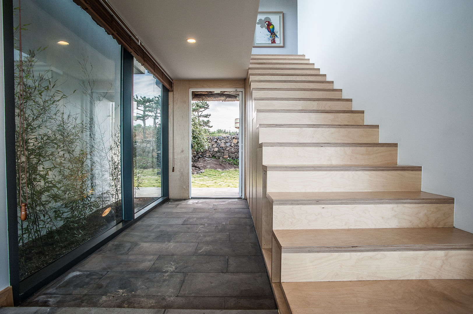 제주도 하도리 주택, ZeroLimitsArchitects ZeroLimitsArchitects Pasillos, vestíbulos y escaleras de estilo moderno