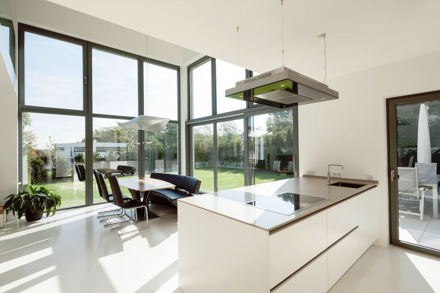 Smart Home 2KR, in_design architektur in_design architektur Modern Dining Room