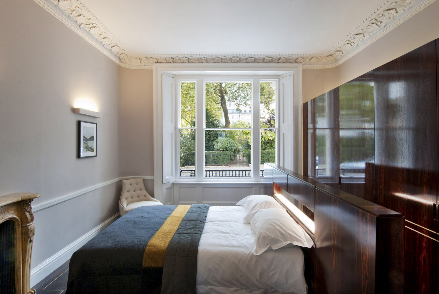 Bedroom with bespoke joinery ÜberRaum Architects Bedroom