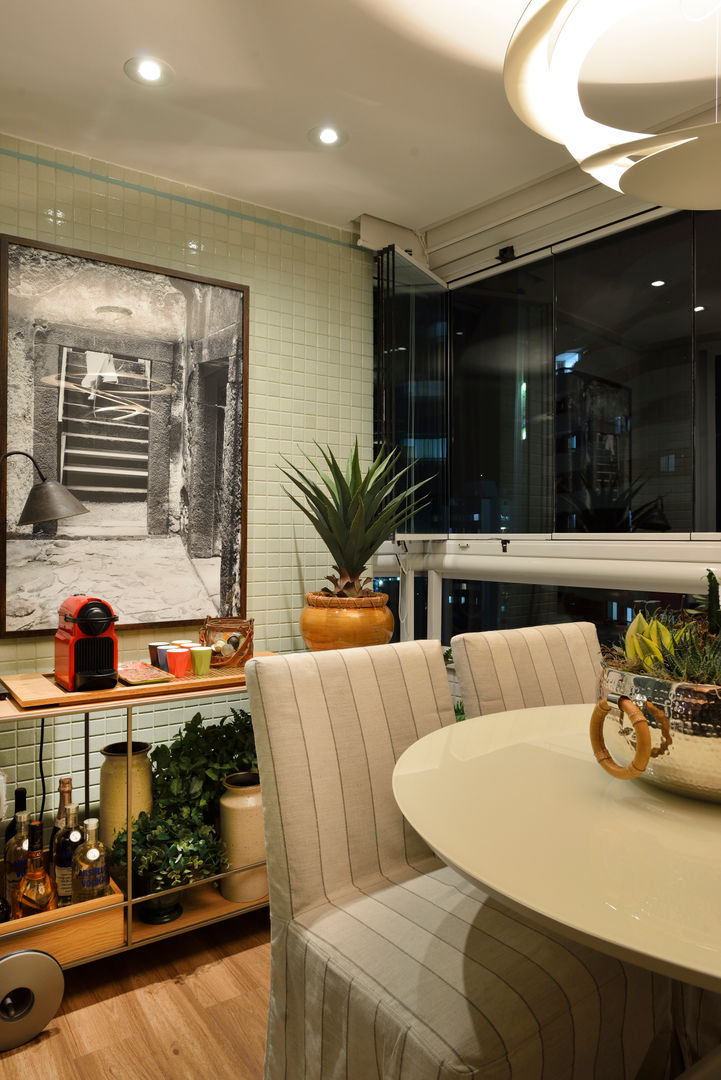 Apartamento pequeno - 43m², Moreno e Brazileiro | Arquitetos Moreno e Brazileiro | Arquitetos Balcones y terrazas modernos: Ideas, imágenes y decoración