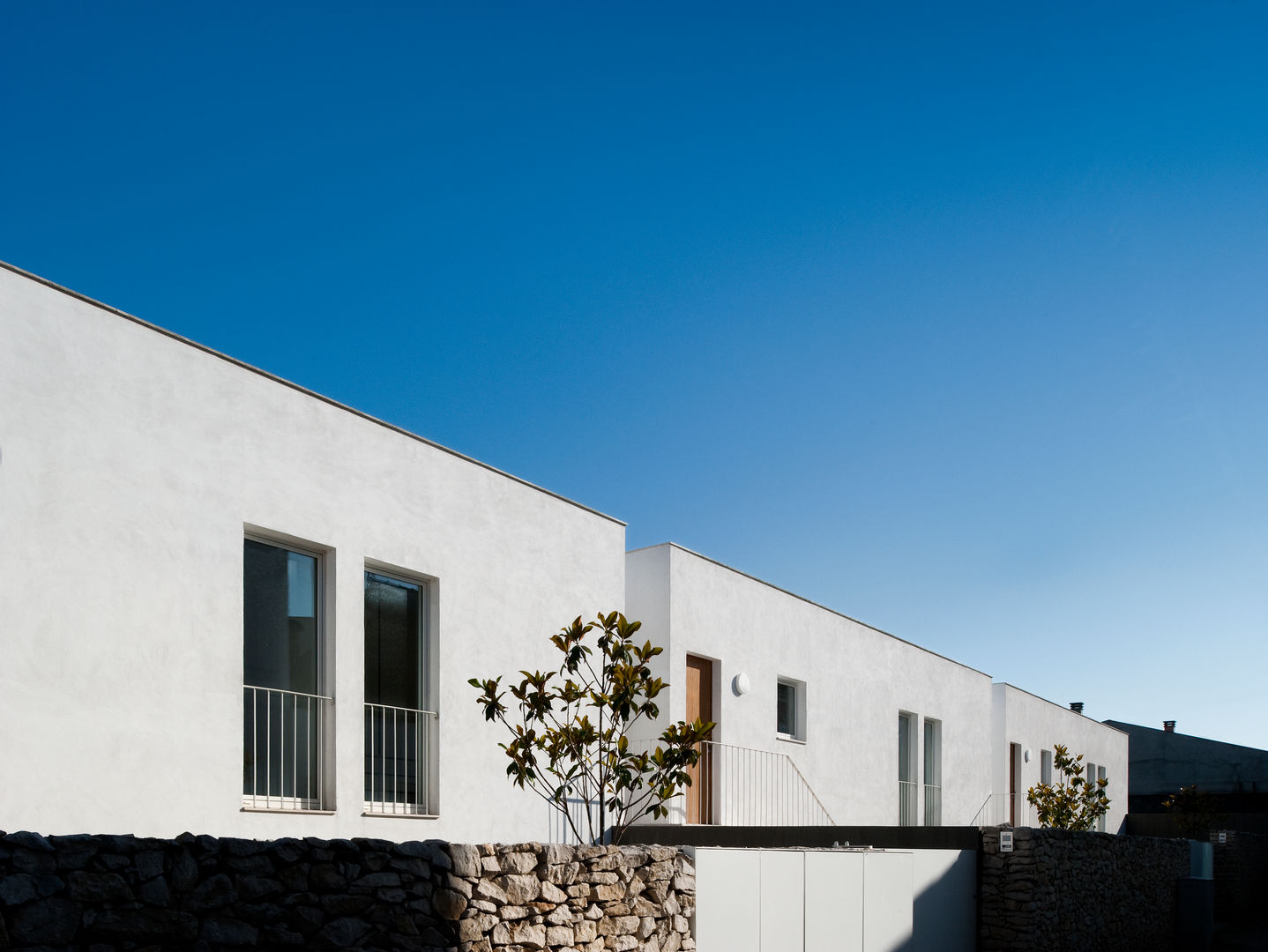 3 Casas para 3 Irmãs, BICA Arquitectos BICA Arquitectos Minimalist houses