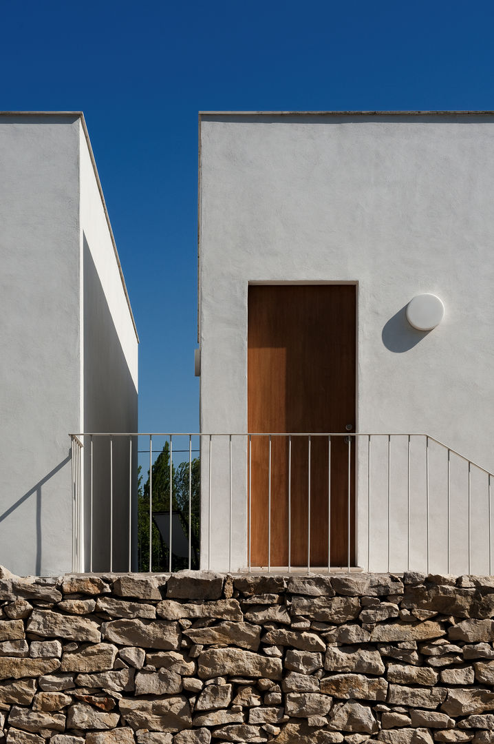 3 Casas para 3 Irmãs, BICA Arquitectos BICA Arquitectos Minimal style window and door