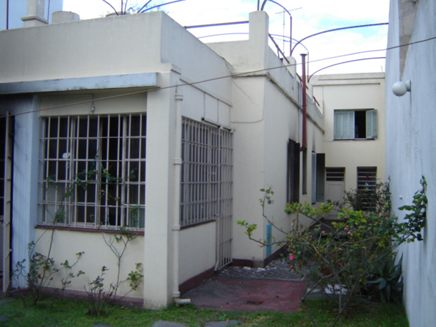 Casa Jufré | Ampliación + Remodelación., Paula Mariasch - Juana Grichener - Iris Grosserohde Arquitectura Paula Mariasch - Juana Grichener - Iris Grosserohde Arquitectura Casas de estilo moderno