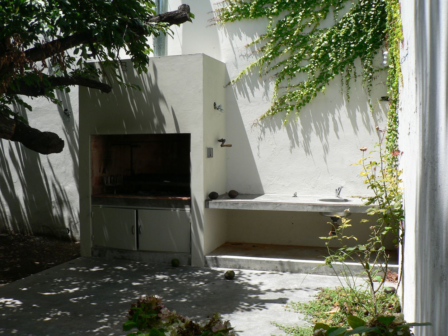 Casa Jufré | Ampliación + Remodelación., Paula Mariasch - Juana Grichener - Iris Grosserohde Arquitectura Paula Mariasch - Juana Grichener - Iris Grosserohde Arquitectura Modern garden