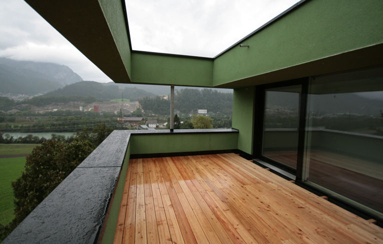 ZUBAU ESTERHAMMER, BESTO ZT GMBH_ Architekt DI Bernhard Stoehr BESTO ZT GMBH_ Architekt DI Bernhard Stoehr Balcones y terrazas modernos: Ideas, imágenes y decoración