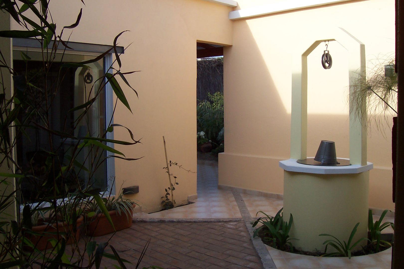 REMODELACIÓN COCINA - COMEDOR - PATIO DE LUZ, milena oitana milena oitana Rustic style garden