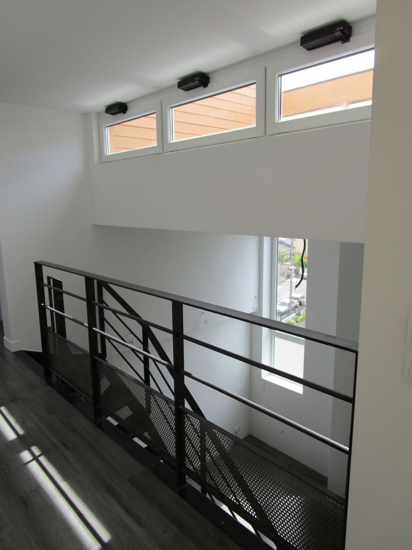 Surélévation d'un immeuble collectif, Paula Bianco Paula Bianco Minimalist corridor, hallway & stairs