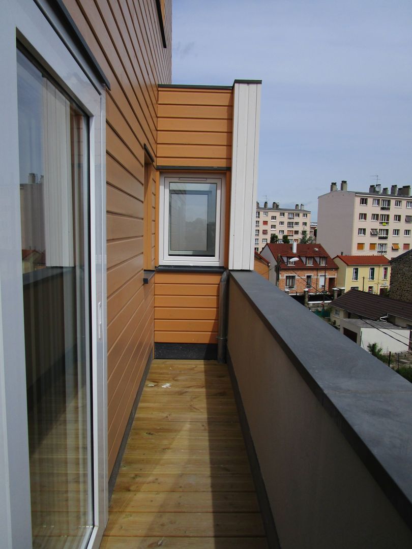 Surélévation d'un immeuble collectif, Paula Bianco Paula Bianco Modern Balkon, Veranda & Teras