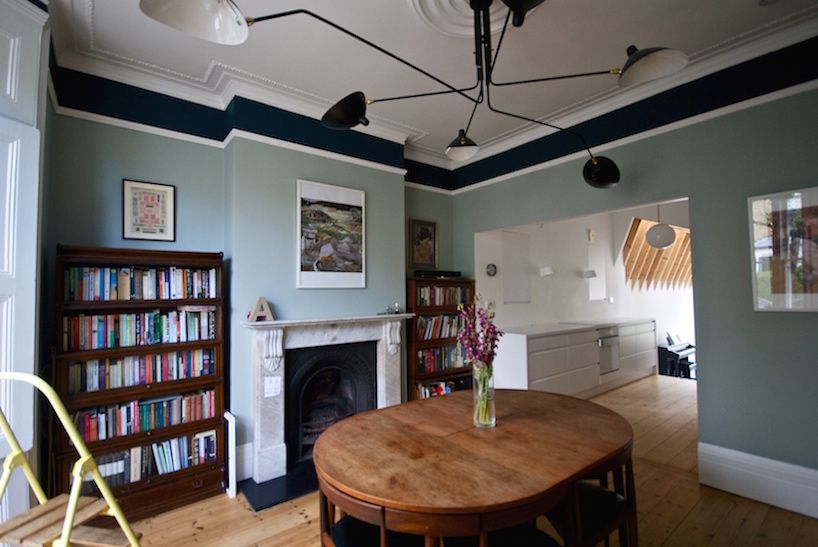 A traditional dining room is relocated to the front of the house Forrester Architects Вітальня