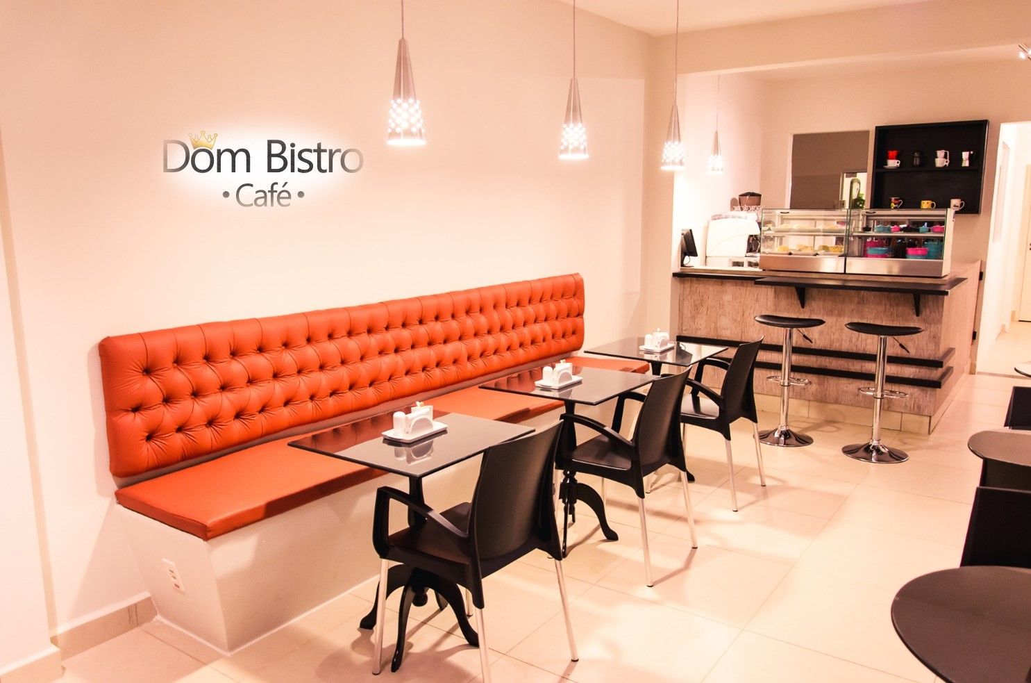 DON BISTRÔ CAFÉ, Daniely Victor - Designer de Interiores Daniely Victor - Designer de Interiores مساحات تجارية مواد مُصنعة Brown مطاعم