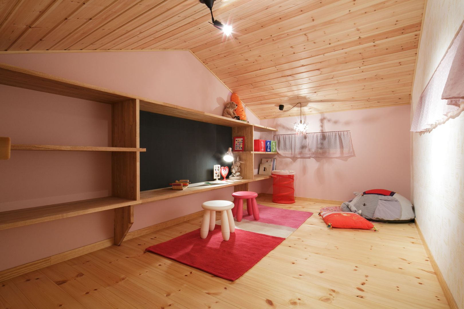 H's HOUSE, dwarf dwarf Scandinavian style nursery/kids room