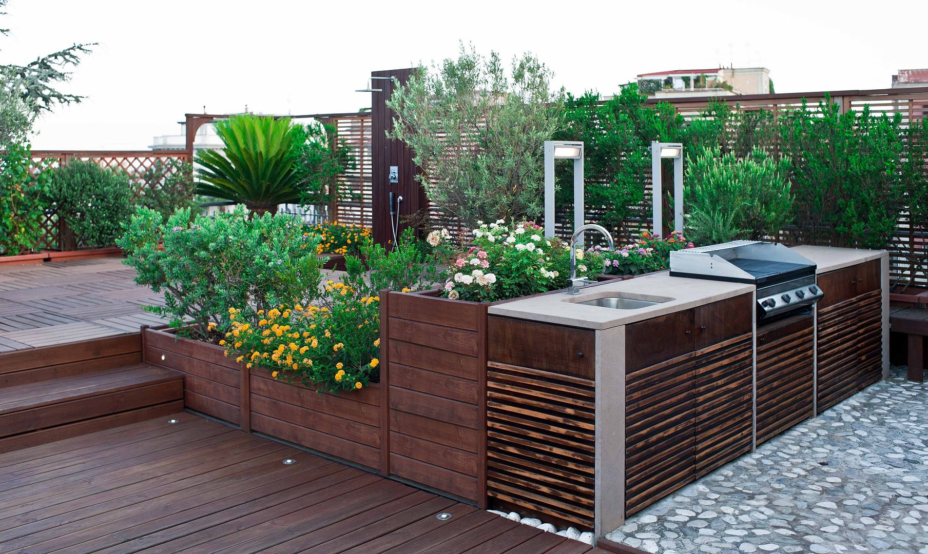 LA TERRAZZA DEI SENSI, architetto Lorella Casola architetto Lorella Casola Mediterranean style balcony, veranda & terrace