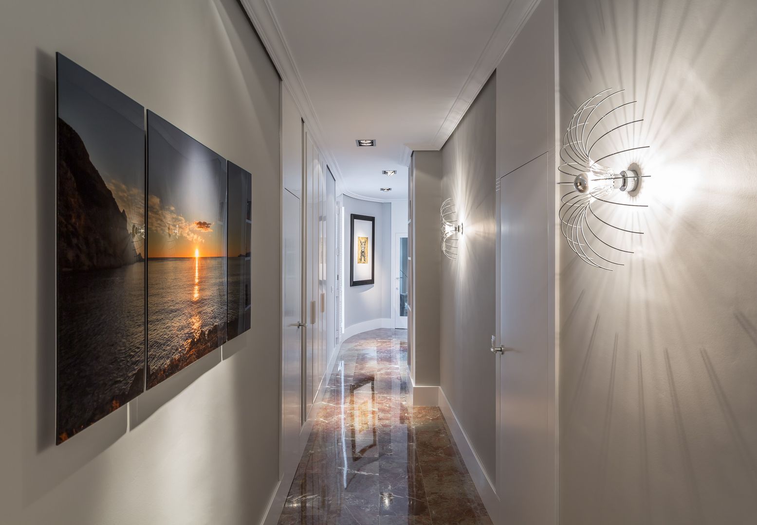 LUZ NATURAL PARA UN CÉNTRICO ÁTICO, Laura Yerpes Estudio de Interiorismo Laura Yerpes Estudio de Interiorismo Eclectic style corridor, hallway & stairs