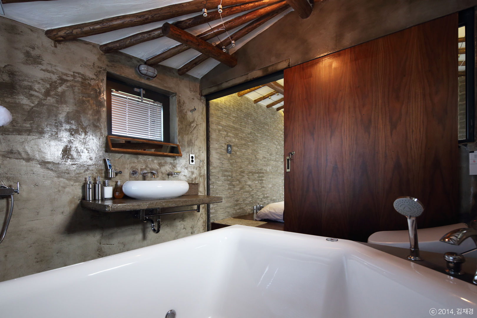 ​눈먼고래 , Z_Lab Z_Lab Rustic style bathroom