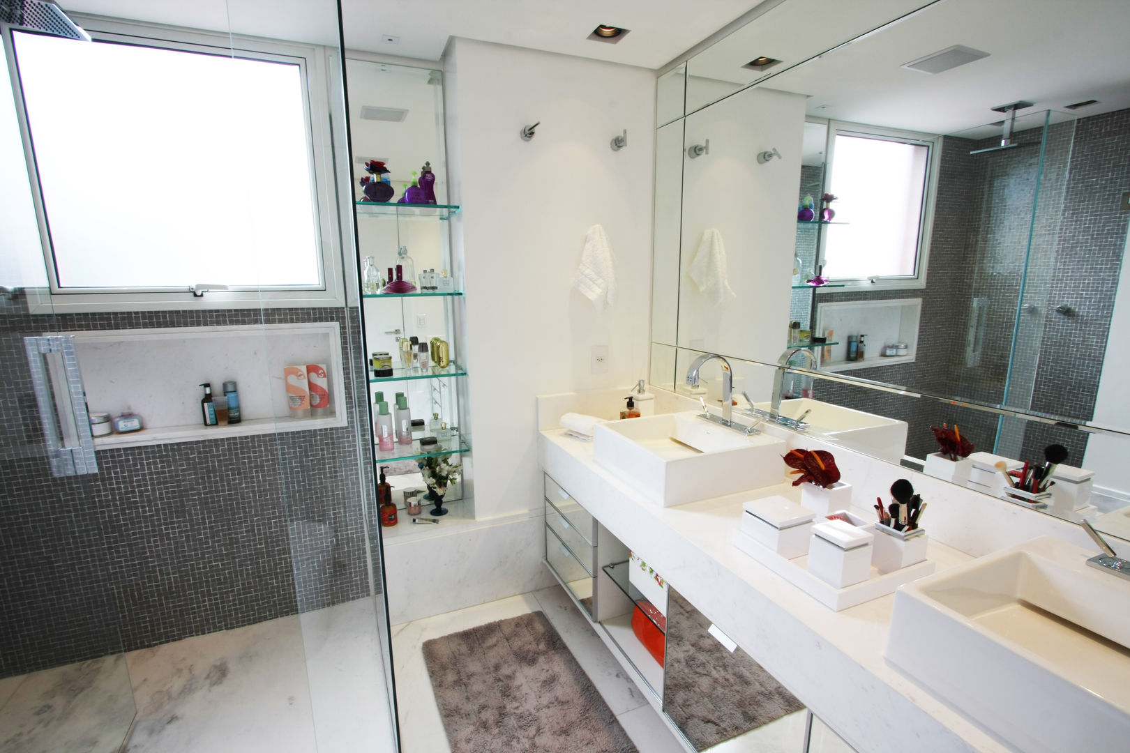 Apartamento Itaim, Officina44 Officina44 Modern style bathrooms