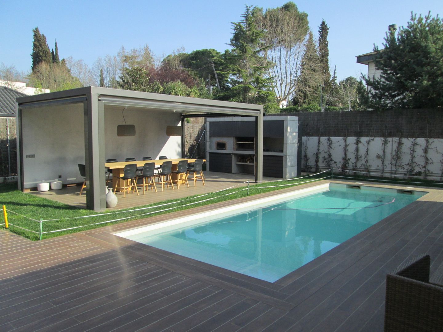 Proyecto Casa DOLJOS en Sant Cugat, Marc Pérez Interiorismo Marc Pérez Interiorismo ระเบียง, นอกชาน เฟอร์นิเจอร์