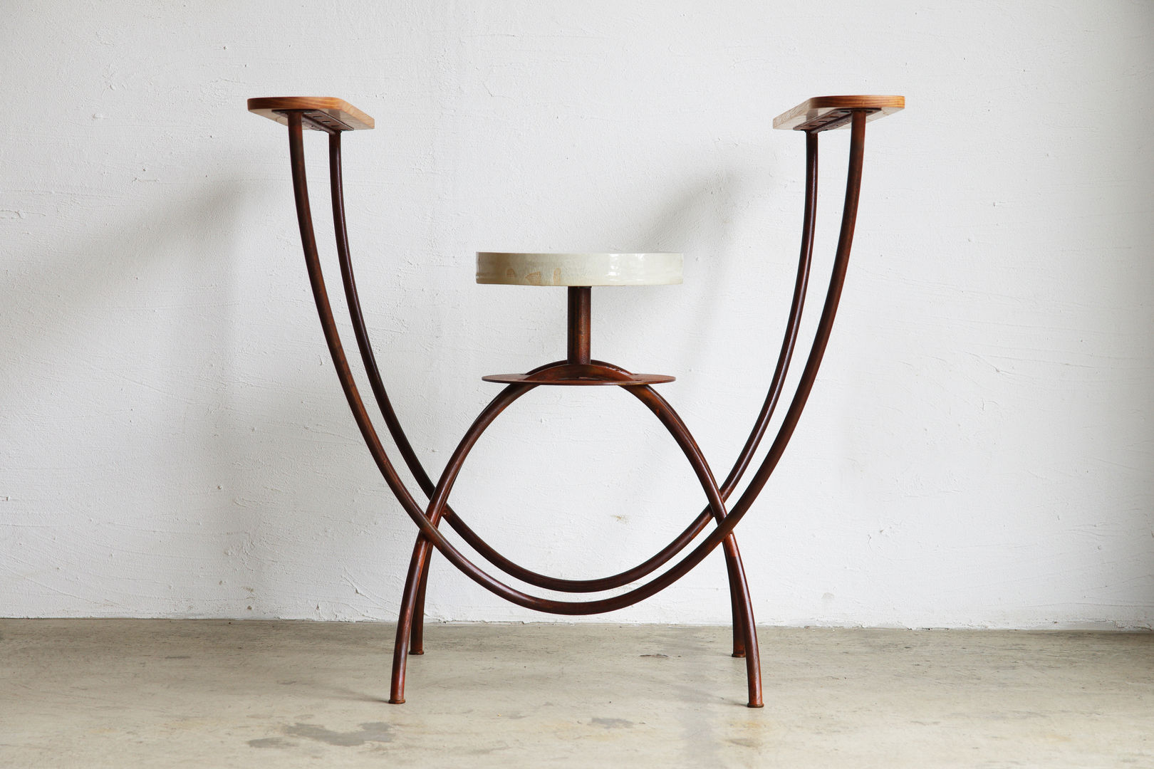 U Stool, hamajima takuya hamajima takuya غرف اخرى قطع فنية آخرى