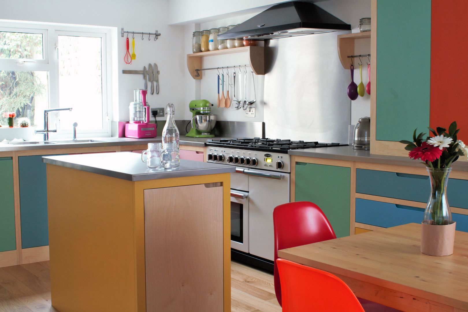 Colour by Numbers homify Kitchen Wood Wood effect Sustainable kitchens,plywood kitchen,flat panel kitchens,kitchen island,Farrow and Ball,stainless steel,white range cooker,Nancy's Blushes,Arsenic,St Giles Blue,Babouche,oak flooring