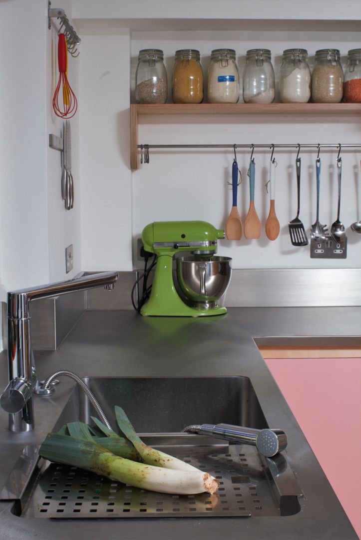 Colour by Numbers homify Cocinas de estilo ecléctico Madera Acabado en madera sustainable kitchens,stainless steel,worktop,kenwood mixer,Farrow and Ball,Nancy's Blushes,exposed oak shelving,hanging utensils,steel splashback