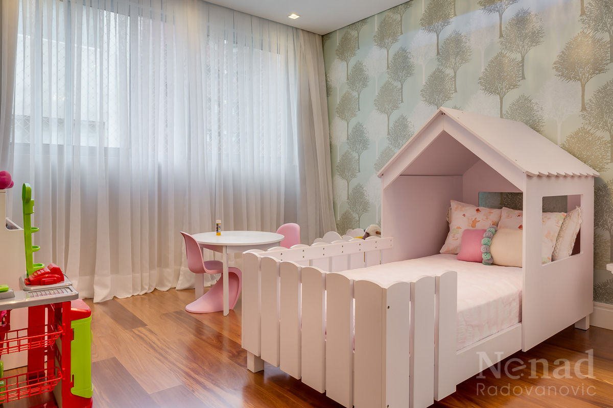 Apartamento Batel, Claudia Guerios Arquitetura e Interiores Claudia Guerios Arquitetura e Interiores Stanza dei bambini moderna