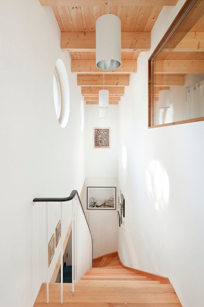 Atelierhaus in Königswusterhausen , Müllers Büro Müllers Büro Eclectic style corridor, hallway & stairs