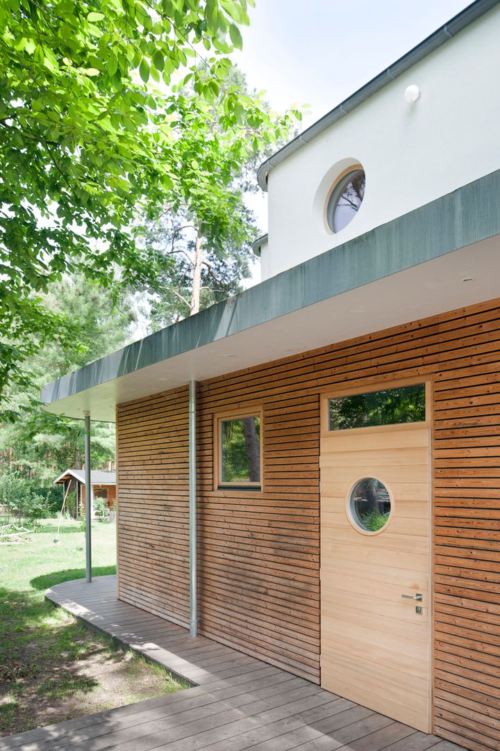 Atelierhaus in Königswusterhausen , Müllers Büro Müllers Büro Casas de estilo ecléctico