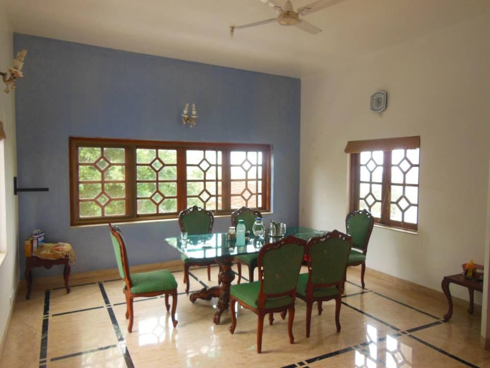 Yusuf Karim House Pics in Althino, Rita Mody Joshi & Associates Rita Mody Joshi & Associates Modern dining room