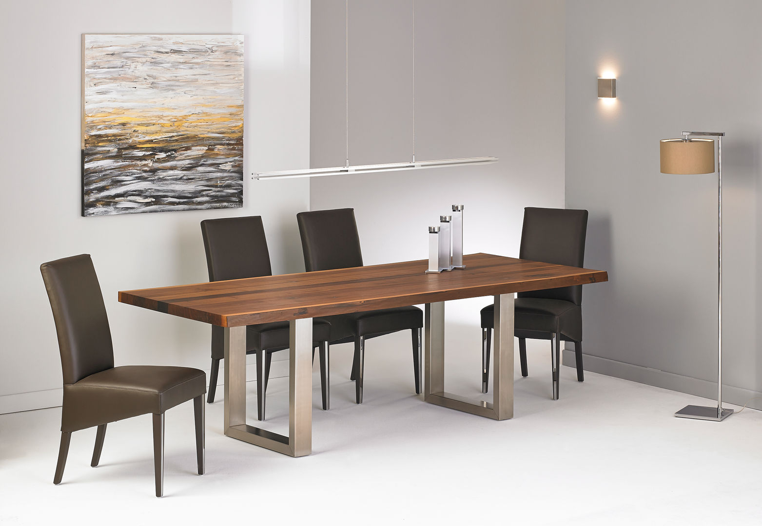 homify Modern dining room Tables