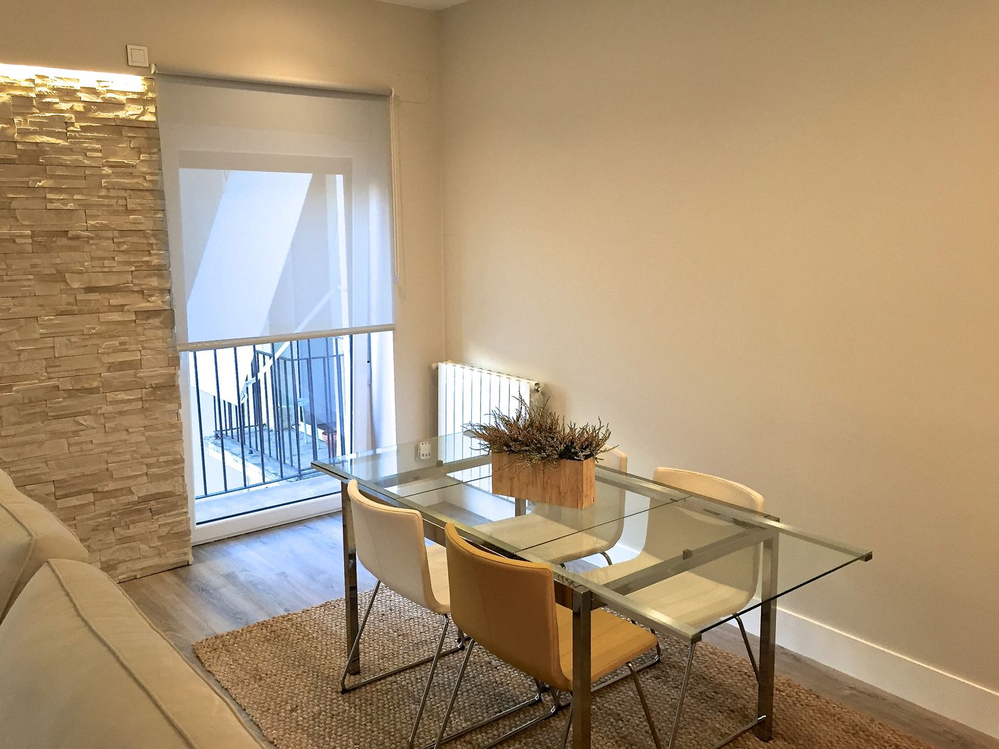 Reforma de un apartamento en el centro de San Sebastian, EKIDAZU EKIDAZU Ruang Makan Modern