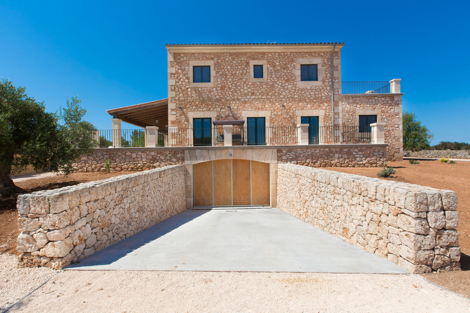 Villa CP Campos, ISLABAU constructora ISLABAU constructora Rustic style garage/shed