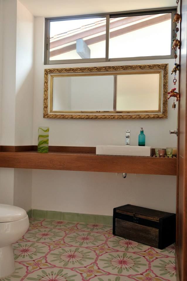 Casa Restrepo Botero, WVARQUITECTOS WVARQUITECTOS Classic style bathroom