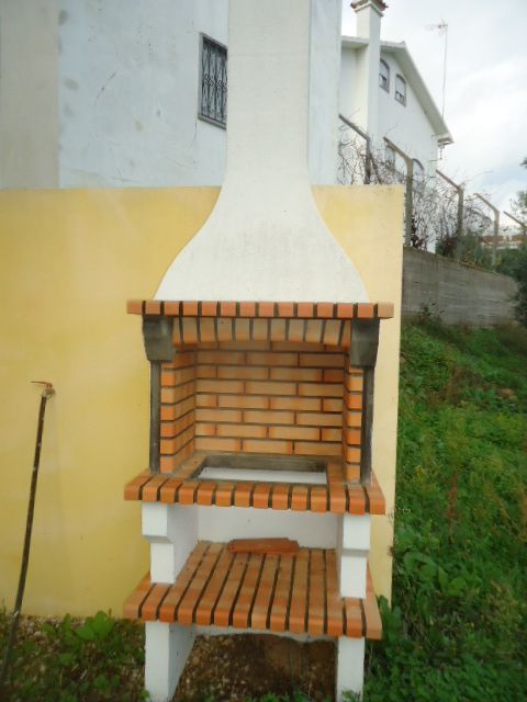 Construção de moradia em estilo rústico para venda, Atádega Sociedade de Construções, Lda Atádega Sociedade de Construções, Lda Rustic style kitchen