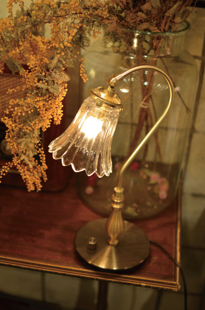 Antique Style Lightings, 株式会社サンヨウ 株式会社サンヨウ Salas de estar clássicas Iluminação