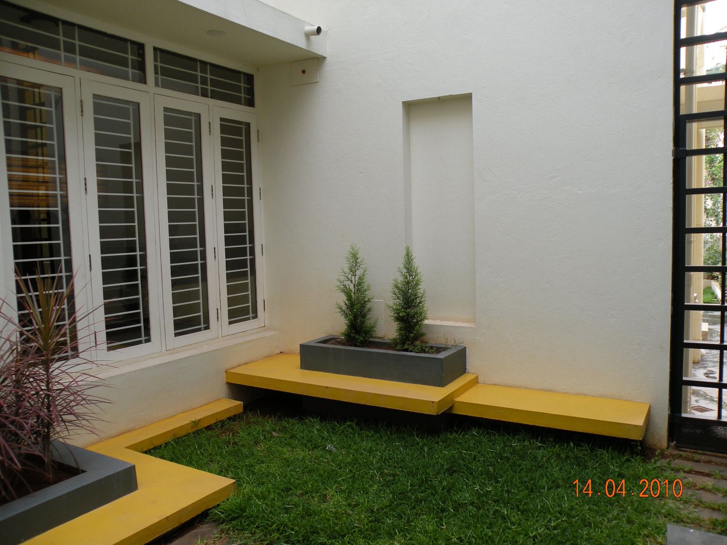 Prashanth's Residence, ICON design studio ICON design studio Jardins modernos