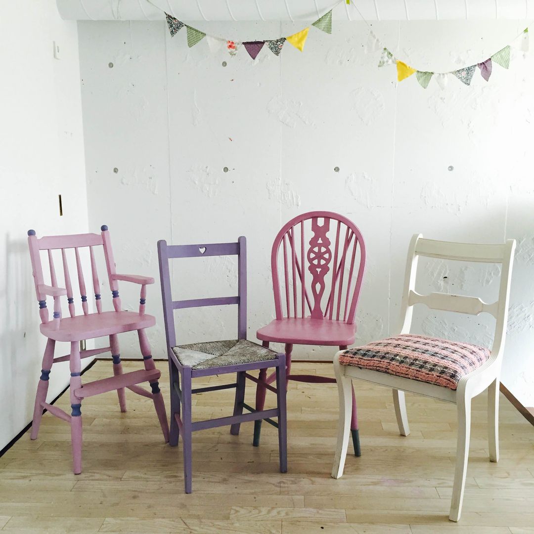 ペイントしてよりおしゃれに, おしゃれな椅子店 おしゃれな椅子店 Scandinavian style dining room Wood Wood effect Chairs & benches