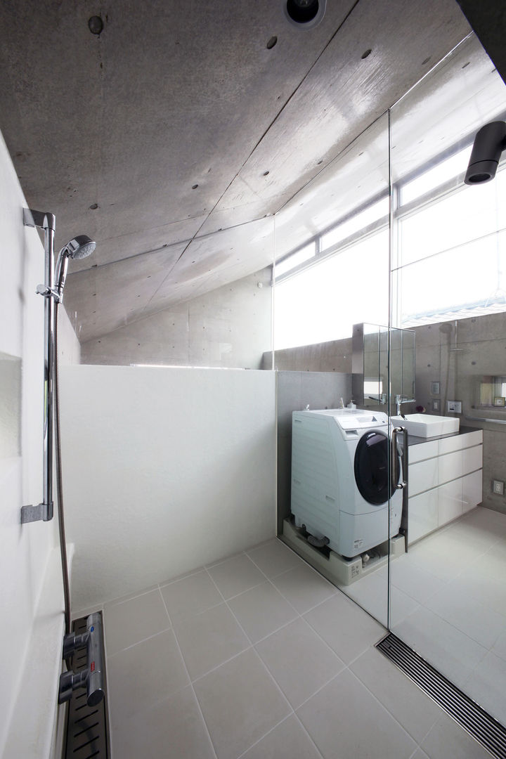 MKR, 一級建築士事務所アトリエソルト株式会社 一級建築士事務所アトリエソルト株式会社 Modern bathroom