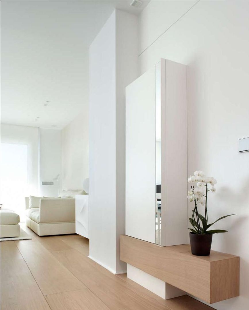 Apartamento Luminoso, ruiz narvaiza associats sl ruiz narvaiza associats sl Minimalist Koridor, Hol & Merdivenler