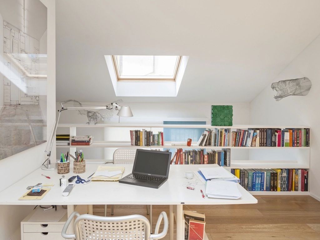 Casa CM, MIROarchitetti MIROarchitetti Oficinas y bibliotecas de estilo moderno Madera Acabado en madera