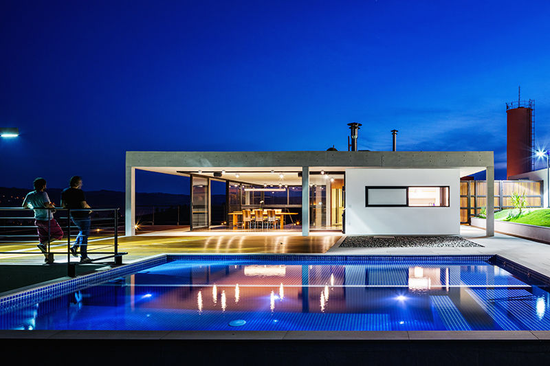 homify Modern pool