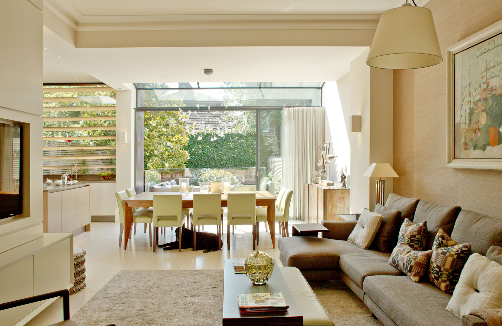 ​Kitchen and dining area at the Newton Road House in Westbourne Grove. Nash Baker Architects Ltd Moderne eetkamers