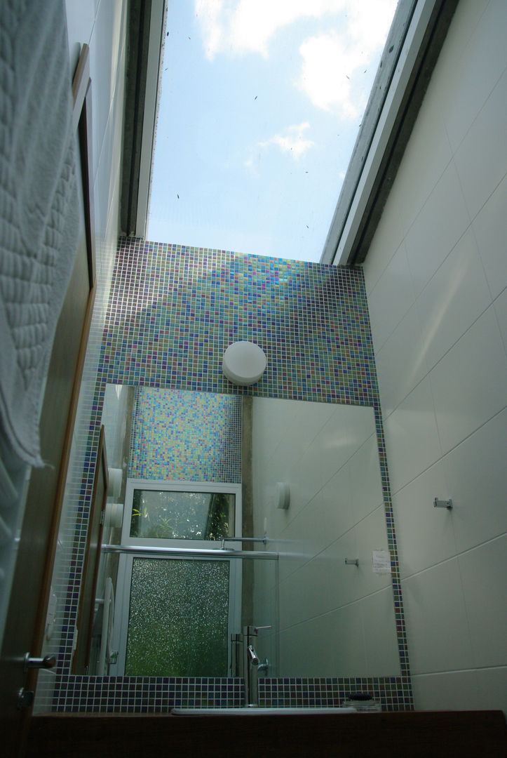 Residência RLC, Squadra Arquitetura Squadra Arquitetura Modern bathroom Glass