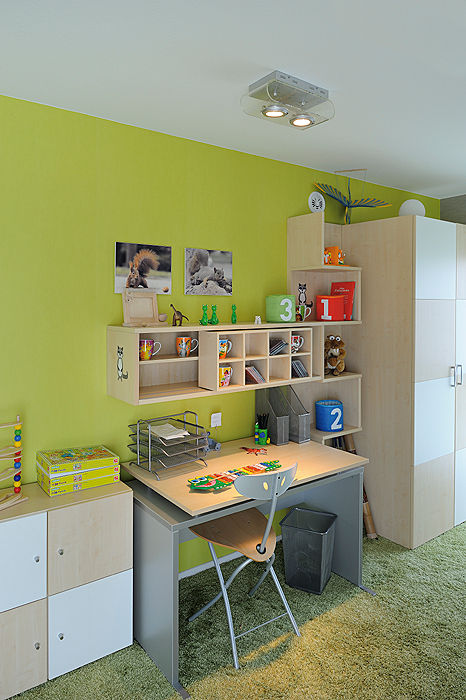 homify Nursery/kid’s room Glass