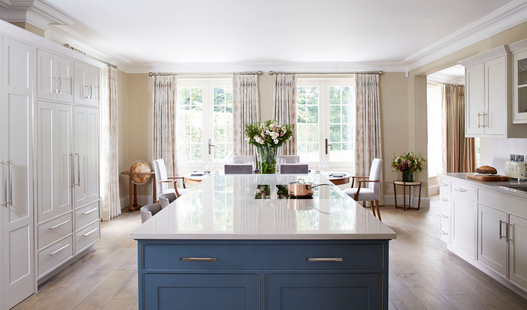 Country House Kitchen, Cobham LINLEY London Cocinas clásicas