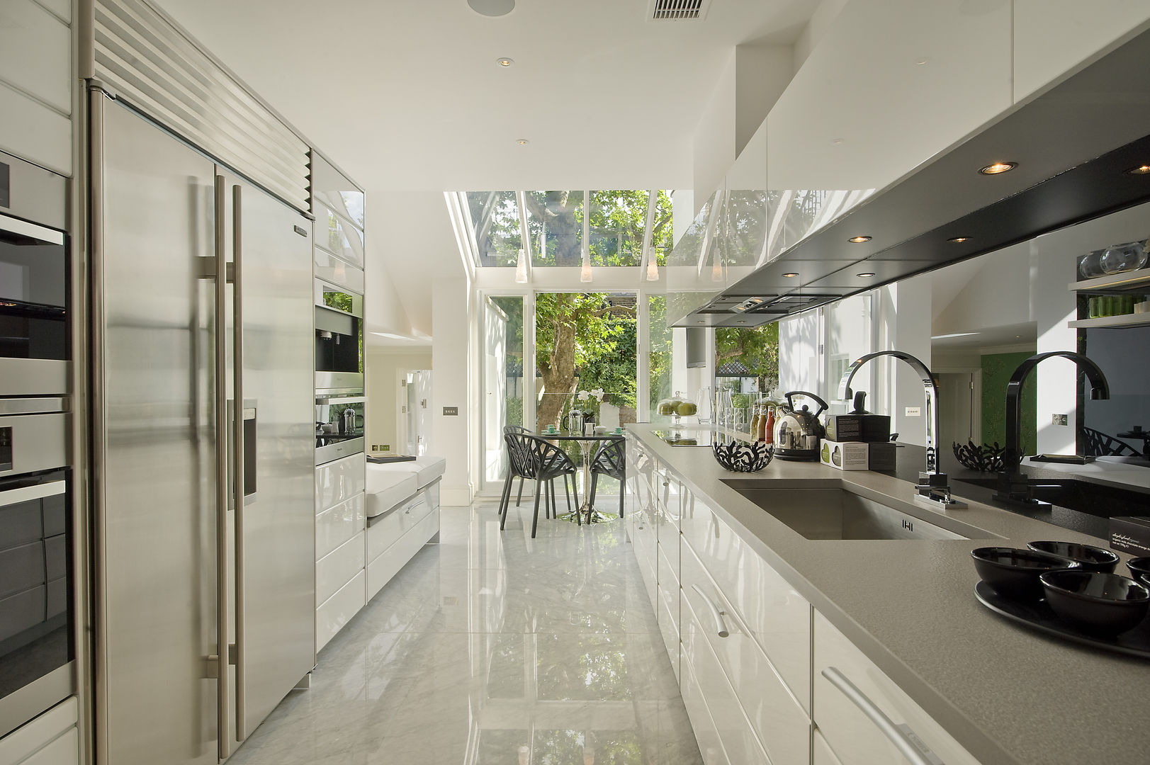The Kitchen at the Chester Street House Nash Baker Architects Ltd Кухня