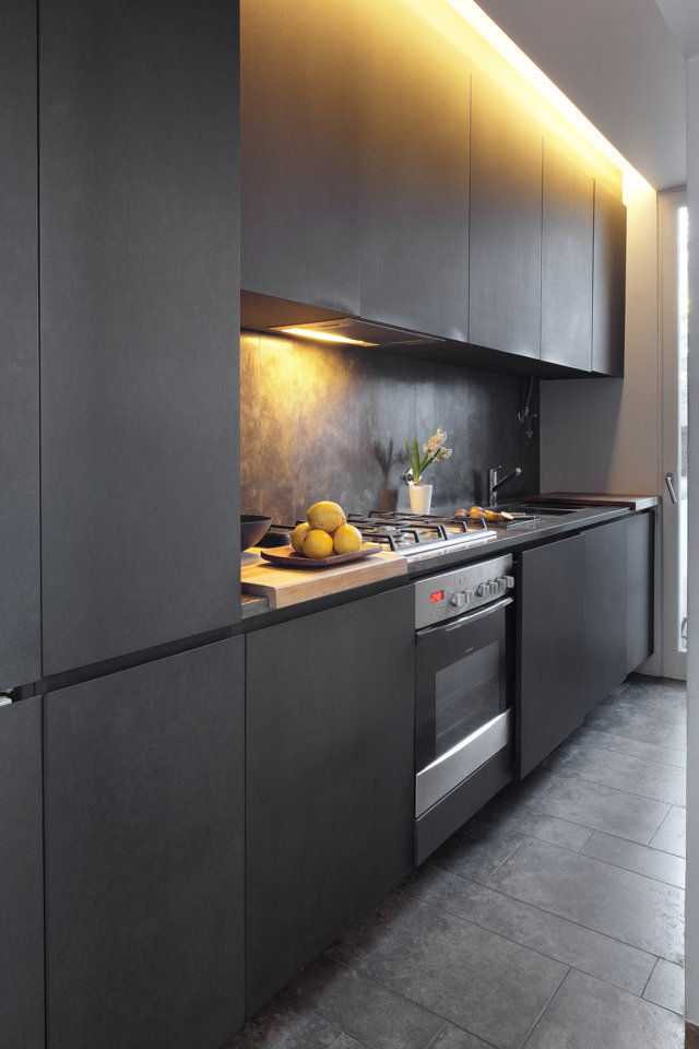 Casa Sofia Passarinho, Valchromat Valchromat Modern style kitchen Cabinets & shelves