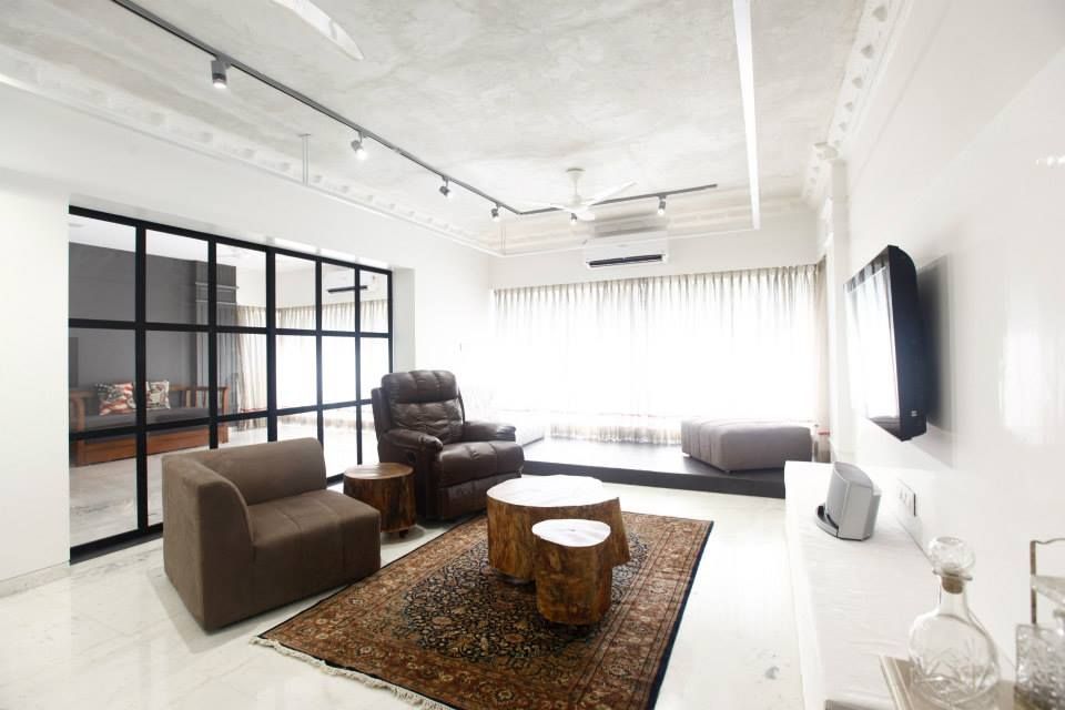 Khar Residence, SwitchOver Studio SwitchOver Studio Modern living room