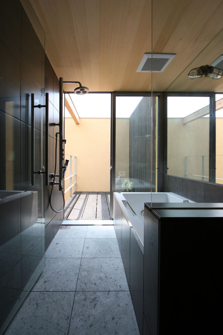 中国黄土の家, 築紡｜根來宏典 築紡｜根來宏典 Modern style bathrooms Wood Wood effect